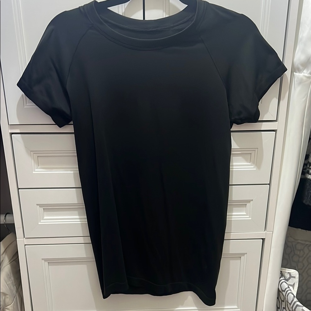 Lululemon Swiftly Tech short sleeve black hip lenght